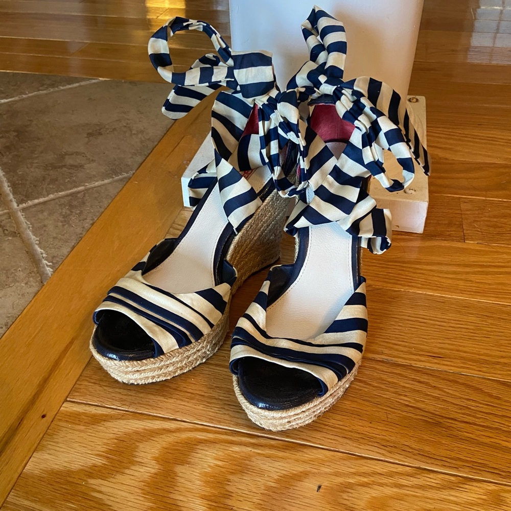 UGG platform espadrilles in navy and white size 8